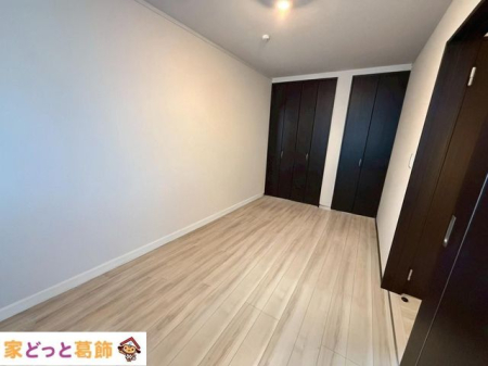 �Q�� ����